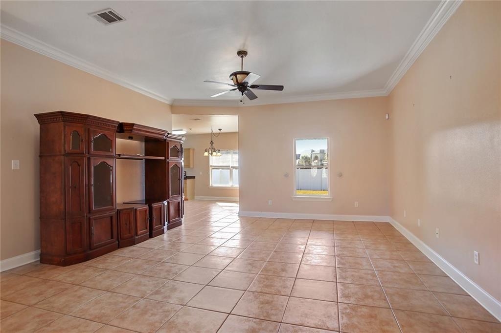654 Rue Saint Michael Gretna, LA 70056 - Photo 3 of 17