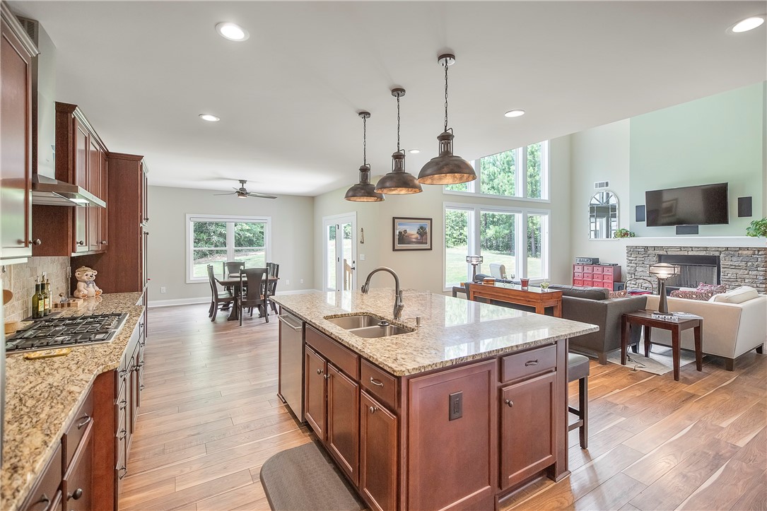 360 Stardust Lane Seneca, SC 29672 - Photo 14 of 36 Gallery Image 14