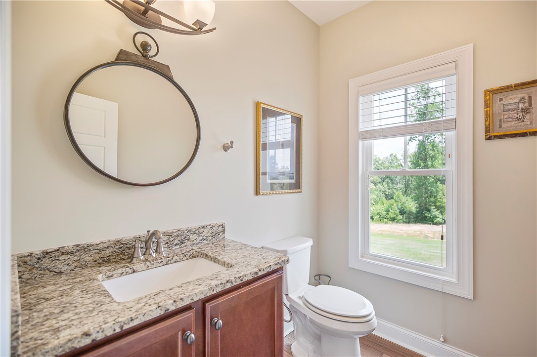 360 Stardust Lane Seneca, SC 29672 - Photo 22 of 36 Powder Room