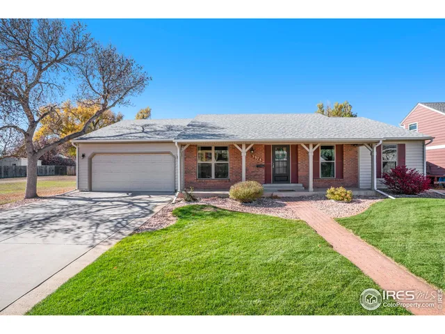 a view of a yard with a house in the background