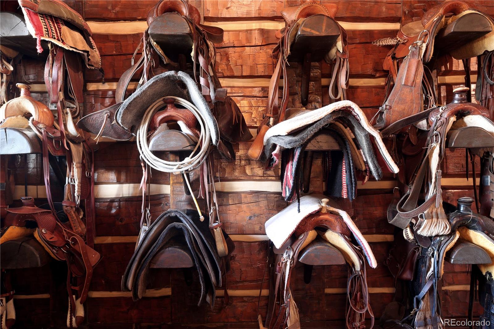 1334 South Grapevine Road Golden, CO 80401 - Photo 22 of 36 a view of an chairs and table in the patio