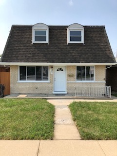 5204 State Road Burbank, IL 60459 - Photo 1 of 30 a house view with a garden space