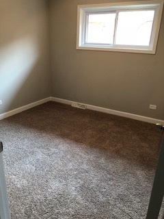5204 State Road Burbank, IL 60459 - Photo 14 of 30 an empty room with a window