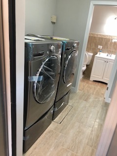 5204 State Road Burbank, IL 60459 - Photo 20 of 30 a utility room with dryer and washer