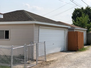 5204 State Road Burbank, IL 60459 - Photo 28 of 30 a backyard of a house