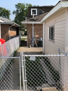 5204 State Road Burbank, IL 60459 - Photo 30 of 30 a view of a back yard of the house
