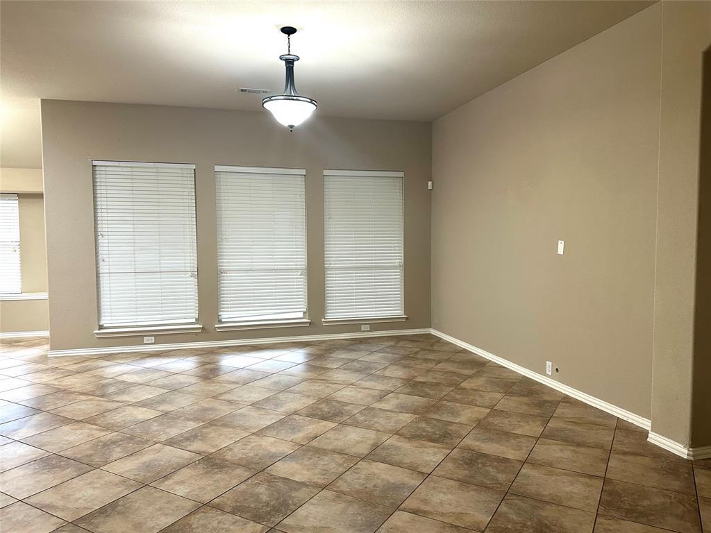 7255 Rueda Grand Prairie, TX 75054 - Photo 3 of 16
