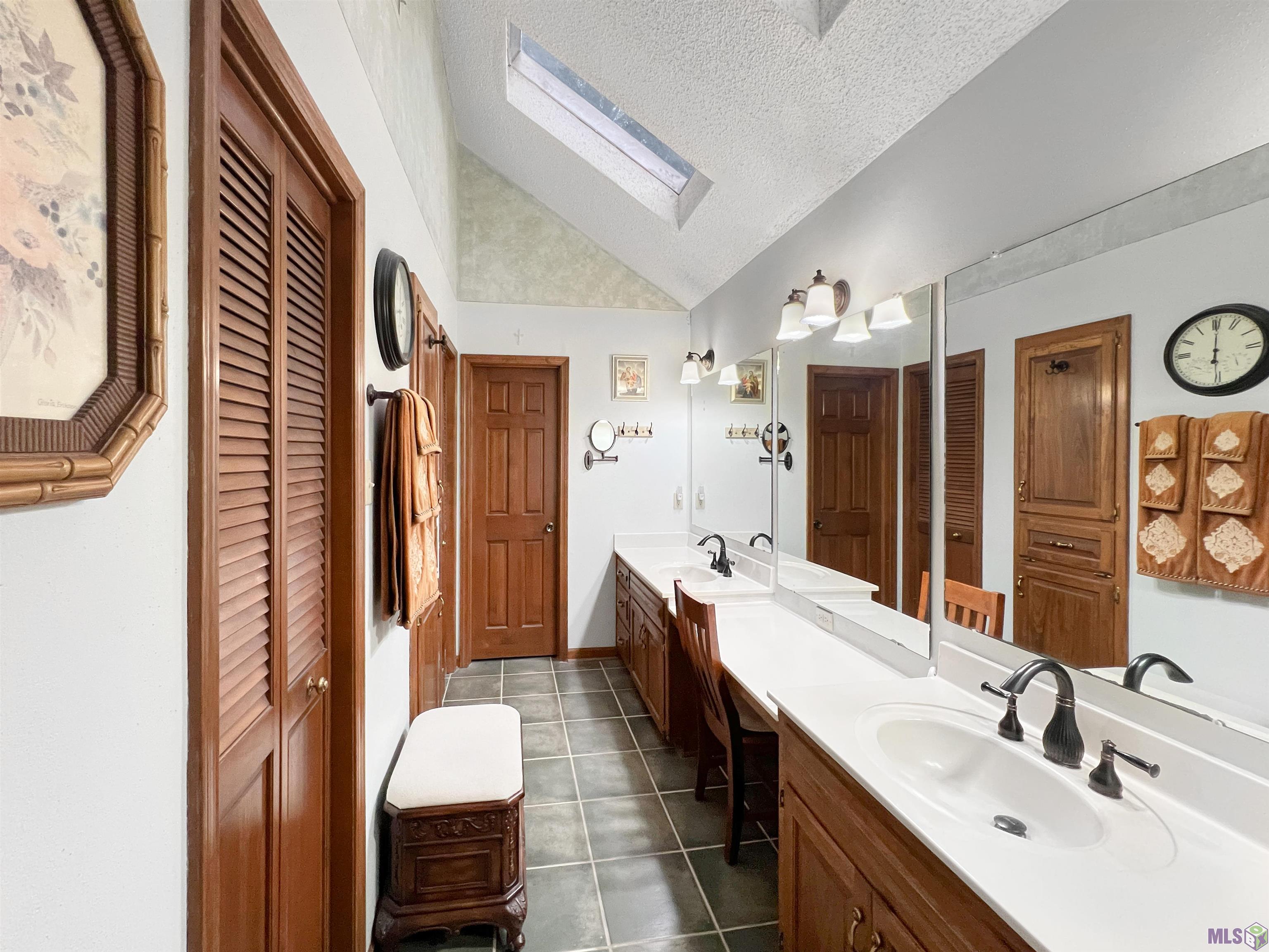 5654 Vicksburg Drive Baton Rouge, LA 70817 - Photo 12 of 14 Primary Bath