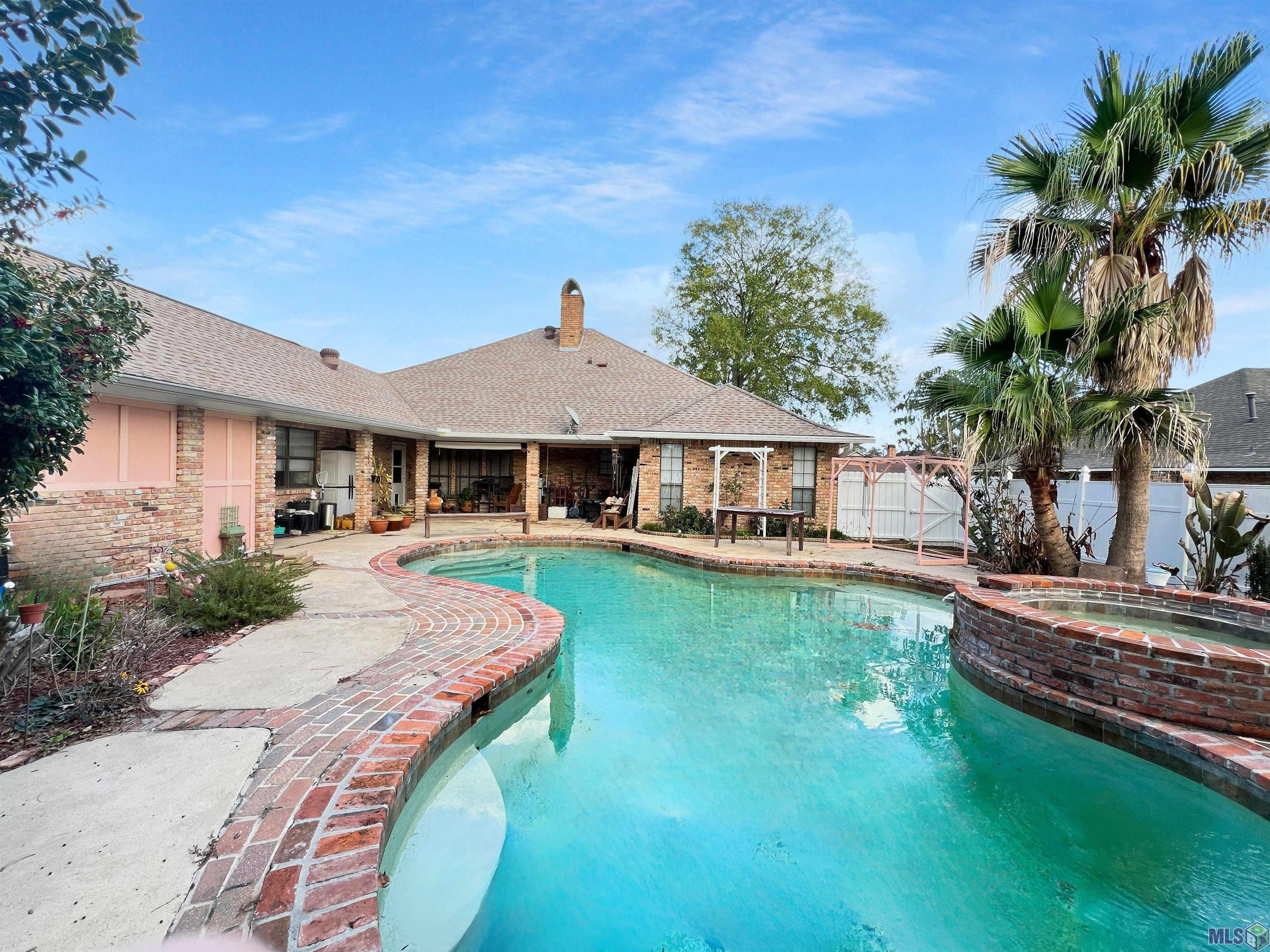 5654 Vicksburg Drive Baton Rouge, LA 70817 - Photo 2 of 14 Pool