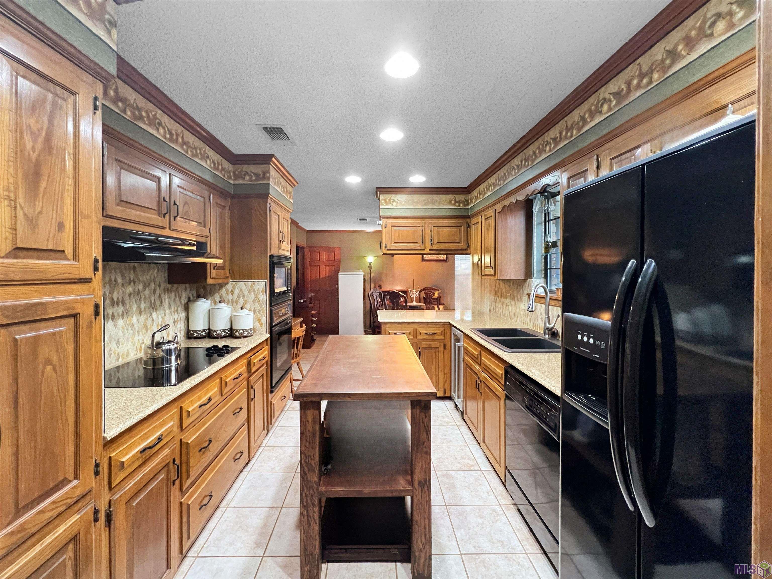 5654 Vicksburg Drive Baton Rouge, LA 70817 - Photo 6 of 14 Kitchen