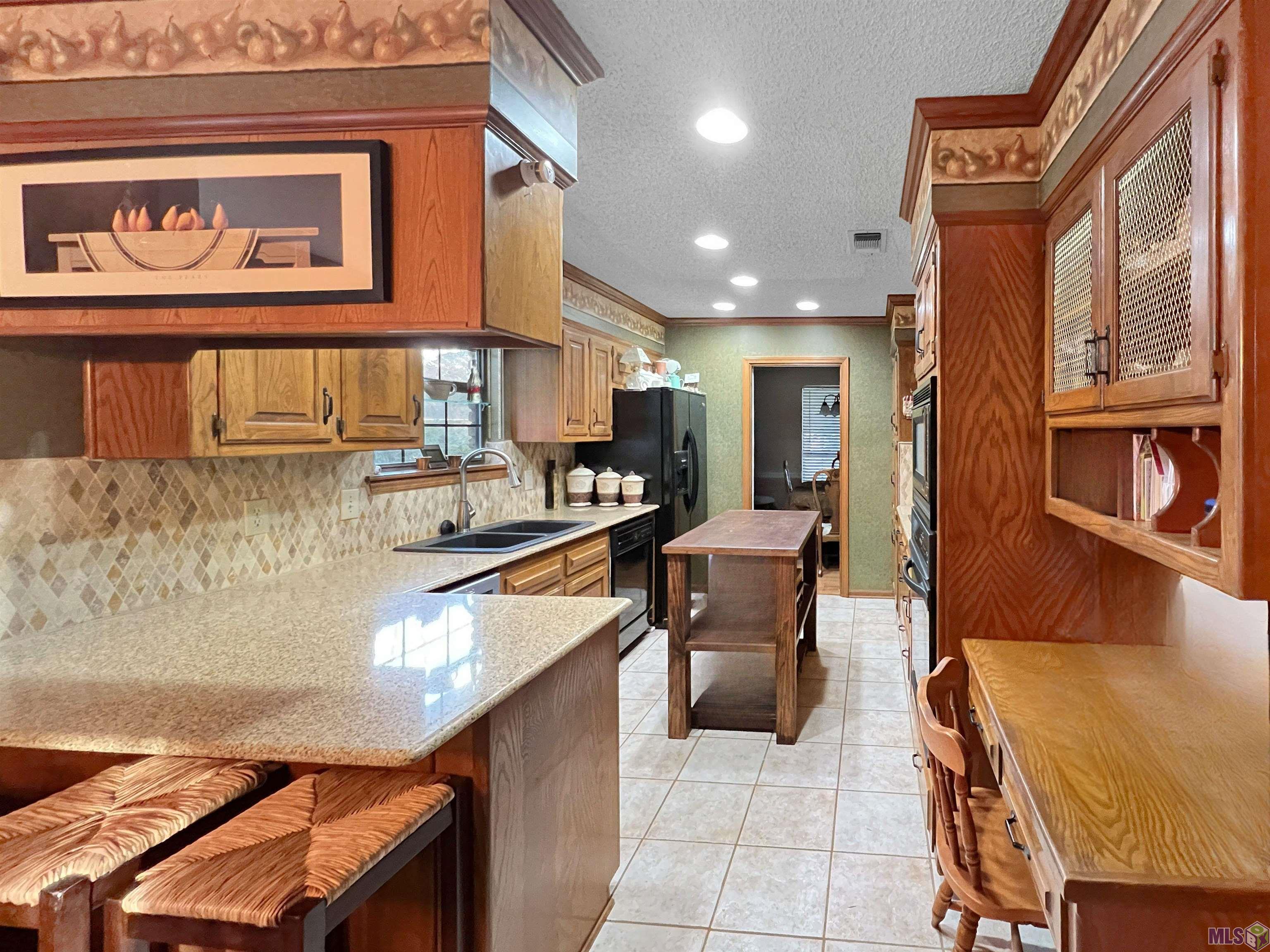 5654 Vicksburg Drive Baton Rouge, LA 70817 - Photo 7 of 14 Kitchen