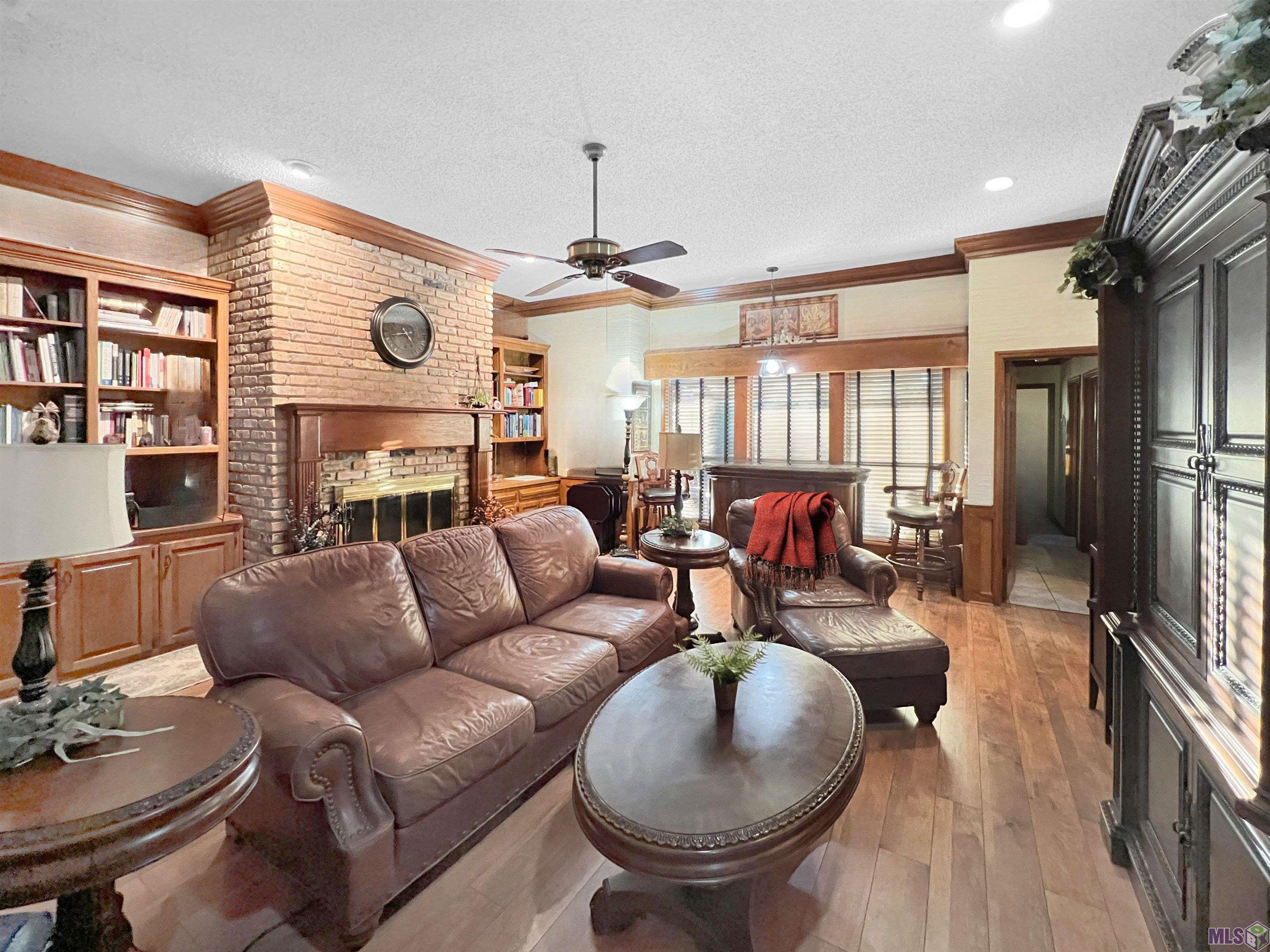 5654 Vicksburg Drive Baton Rouge, LA 70817 - Photo 10 of 14 Living Room