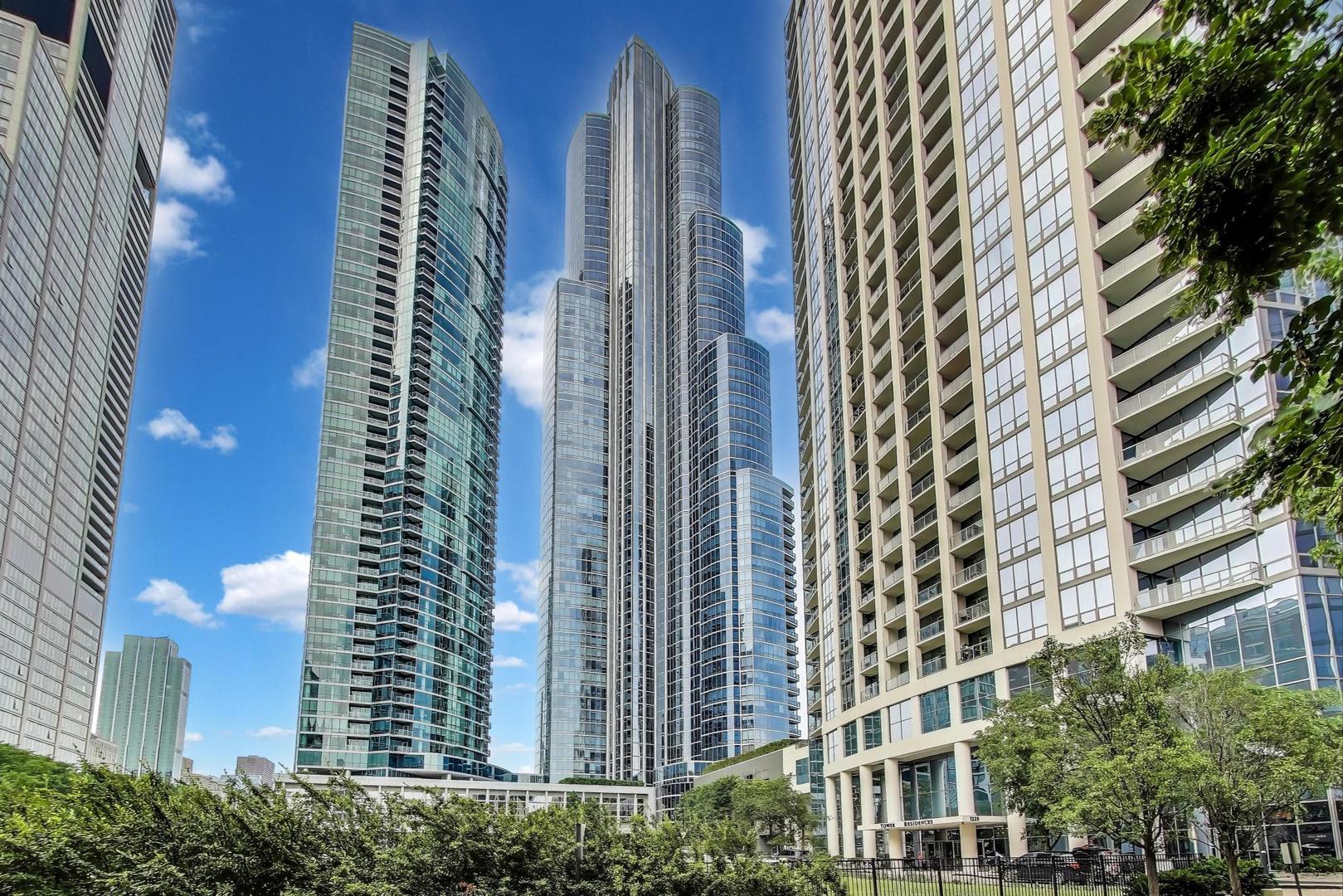 1211 South Prairie Avenue, Unit 2003 Chicago, IL 60605 - Photo 2 of 40 a view of a city with tall buildings