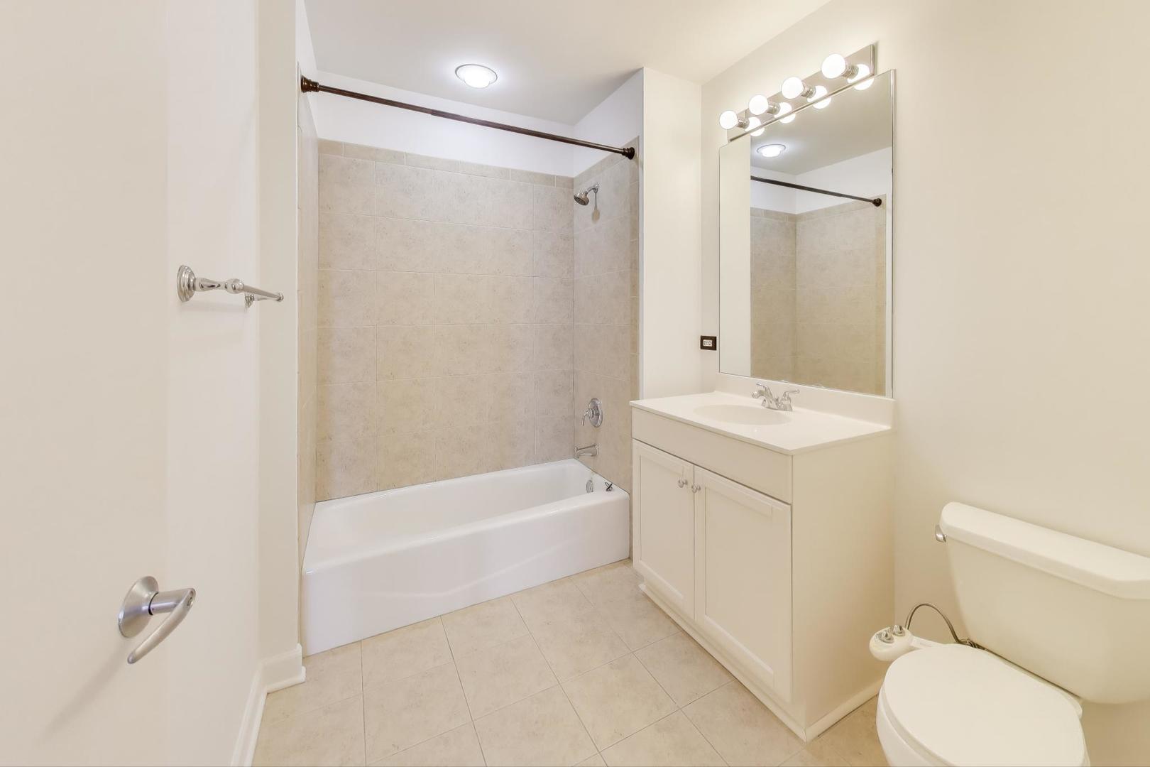 1211 South Prairie Avenue, Unit 2003 Chicago, IL 60605 - Photo 23 of 40 a bathroom with a sink toilet and shower