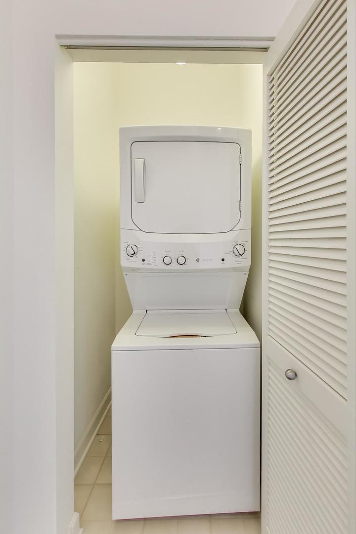 1211 South Prairie Avenue, Unit 2003 Chicago, IL 60605 - Photo 24 of 40 a utility room with dryer and washer