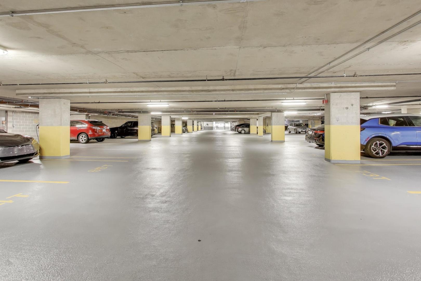 1211 South Prairie Avenue, Unit 2003 Chicago, IL 60605 - Photo 29 of 40 a view of a parking area