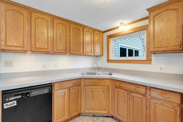 $569,900 | 393 East Main Street, Yarmouth, ME 04096