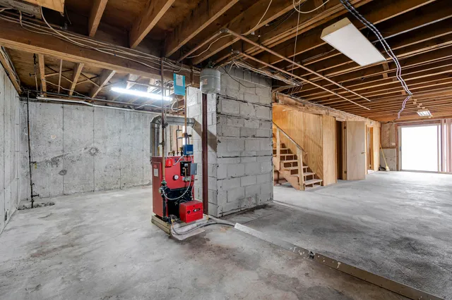 $569,900 | 393 East Main Street, Yarmouth, ME 04096