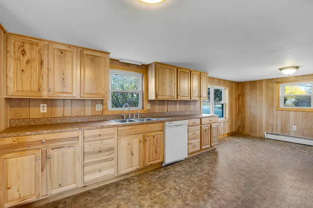 $569,900 | 393 East Main Street, Yarmouth, ME 04096