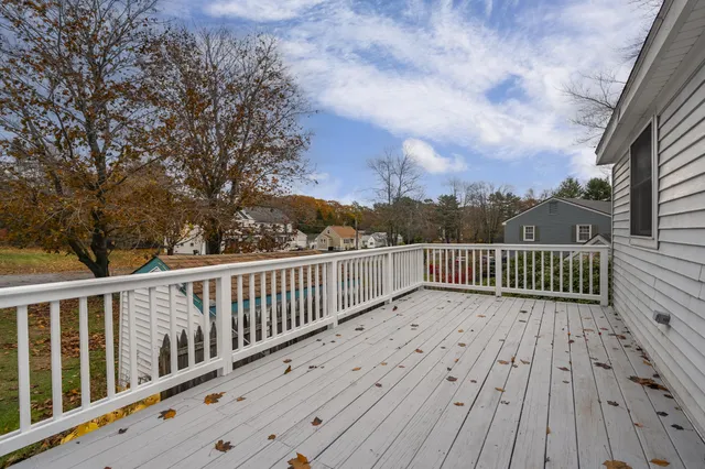 $569,900 | 393 East Main Street, Yarmouth, ME 04096