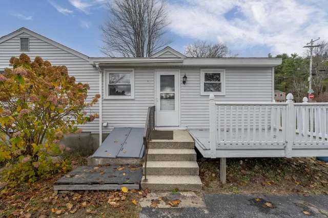 $569,900 | 393 East Main Street, Yarmouth, ME 04096