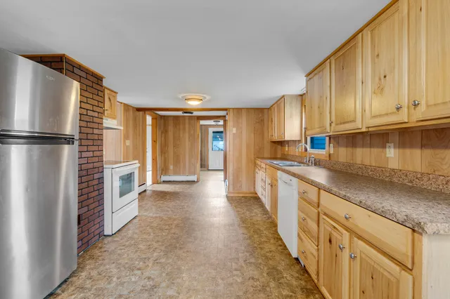 $569,900 | 393 East Main Street, Yarmouth, ME 04096