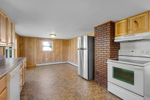 $569,900 | 393 East Main Street, Yarmouth, ME 04096