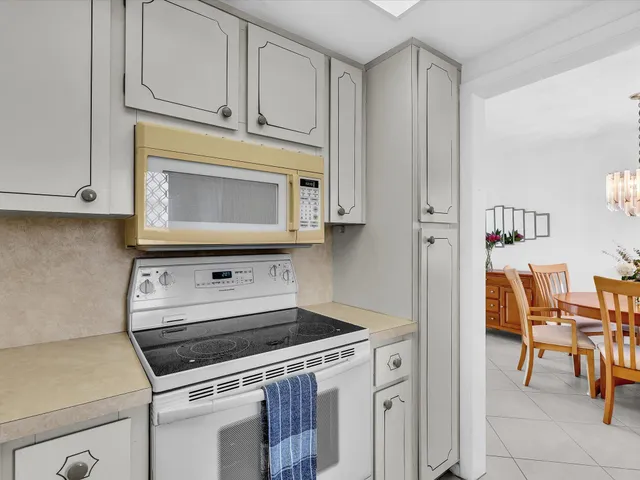 $90,000 | 300 Northeast 20th Street, Unit 411, Boca Raton, FL 33431