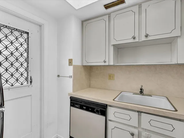 $90,000 | 300 Northeast 20th Street, Unit 411, Boca Raton, FL 33431