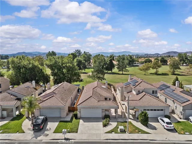 a view of a house with backyard and porch
