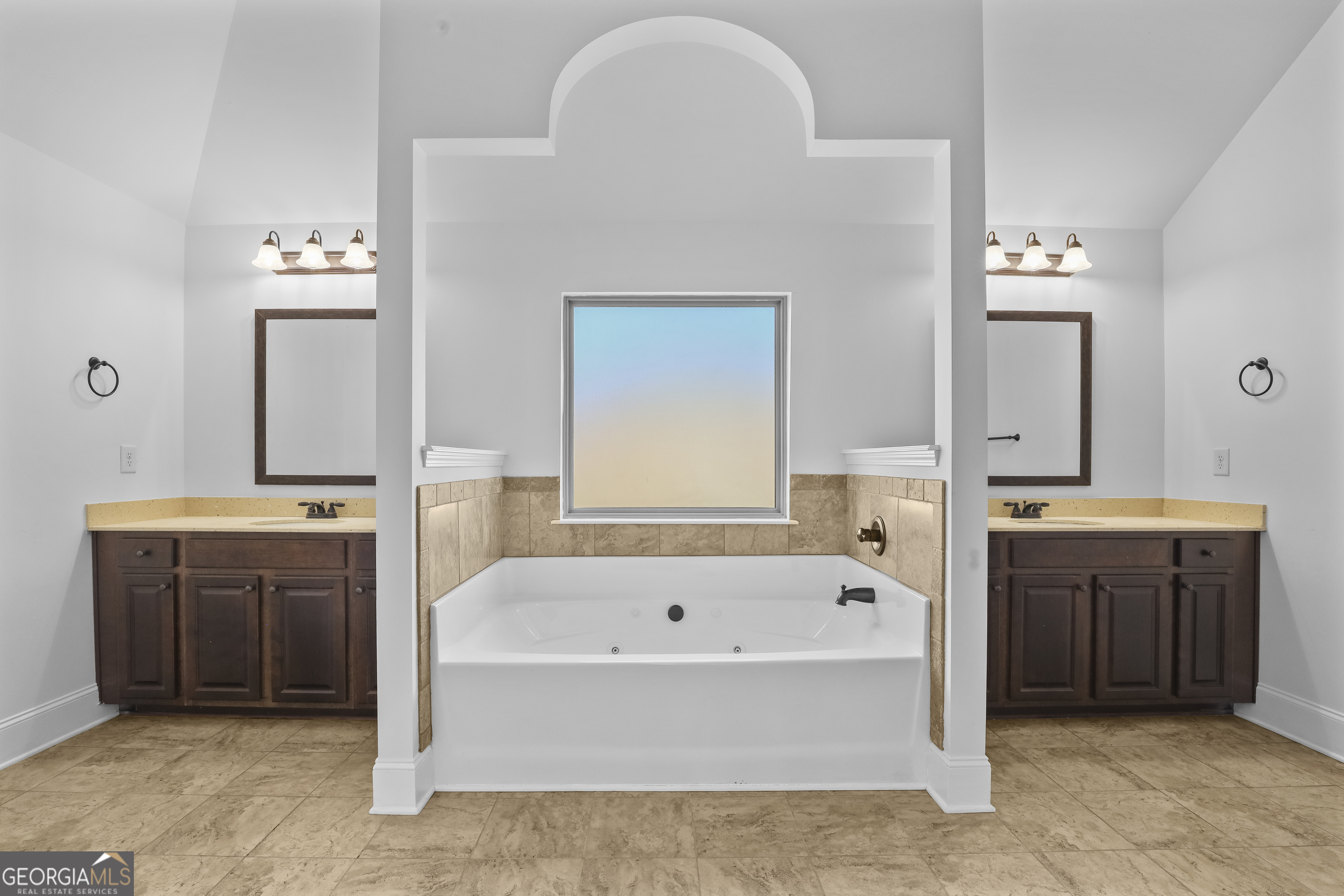 200 Snow Bird Drive Hampton, GA 30228 - Photo 28 of 55 a bathroom with a bathtub sink and mirror