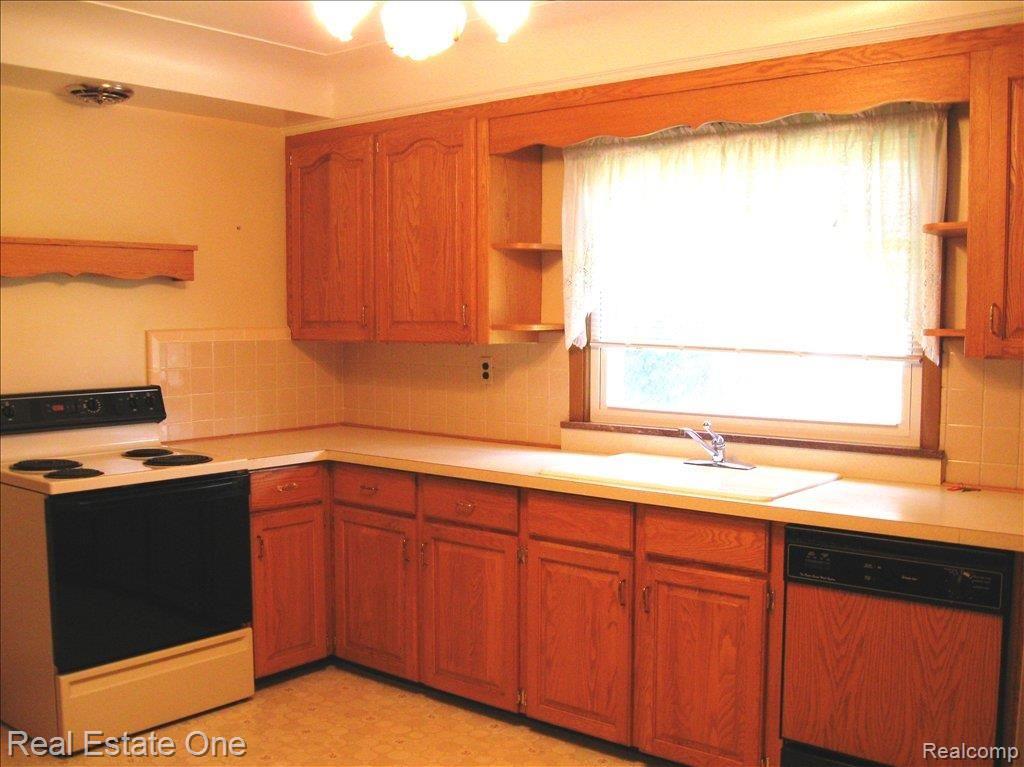 8725 Harding Street Taylor, MI 48180 - Photo 8 of 8 IMG_0757