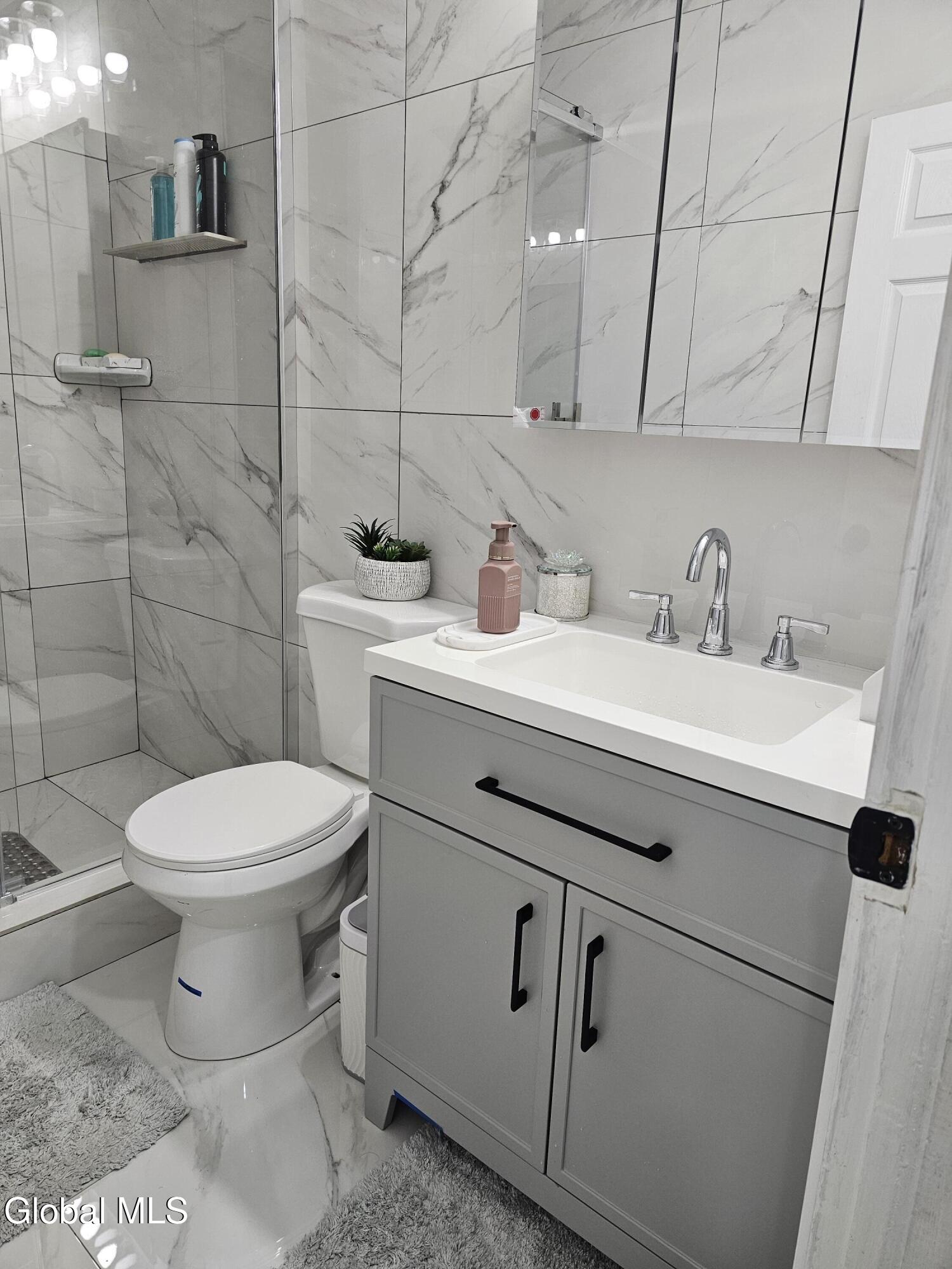 91 Division Street Schenectady, NY 12304 - Photo 17 of 20 Bathroom