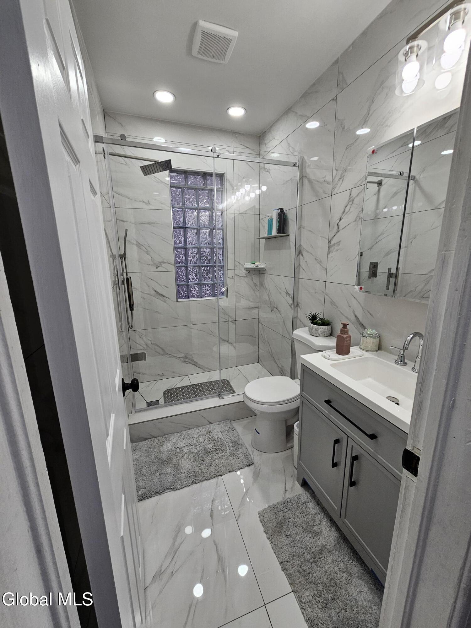 91 Division Street Schenectady, NY 12304 - Photo 19 of 20 Bathroom 3