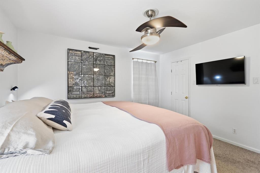 10029 Shadyview Drive Dallas, TX 75238 - Photo 20 of 30 a bedroom with a bed and a television