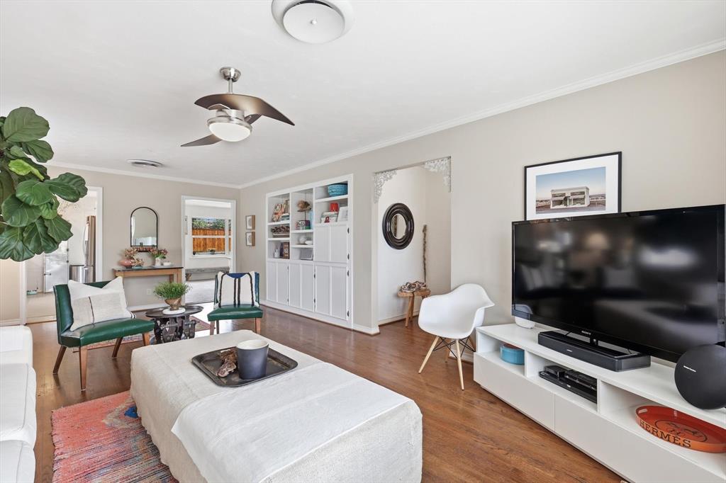 10029 Shadyview Drive Dallas, TX 75238 - Photo 4 of 30 a living room with furniture and a flat screen tv