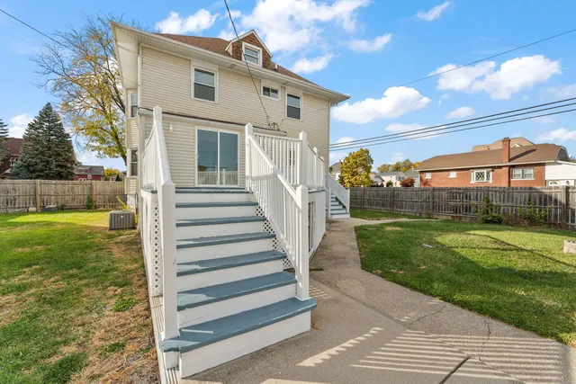 $400,000 | 401 South 18th Avenue, Maywood, IL 60153