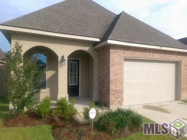 $2,000 | 717 Greenwich Drive, Baton Rouge, LA 70820