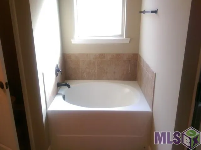 $2,000 | 717 Greenwich Drive, Baton Rouge, LA 70820