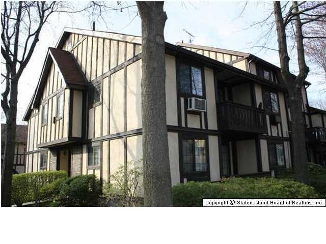 137 Devon Loop, Unit A Staten Island, NY 10314 - Photo 1 of 20 Primary Photo