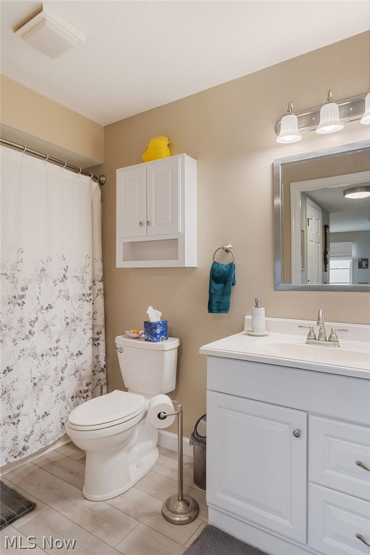 5237 Lake Road West, Unit 1013 Ashtabula, OH 44004 - Photo 9 of 27 Nicely Updated Master Bathroom.