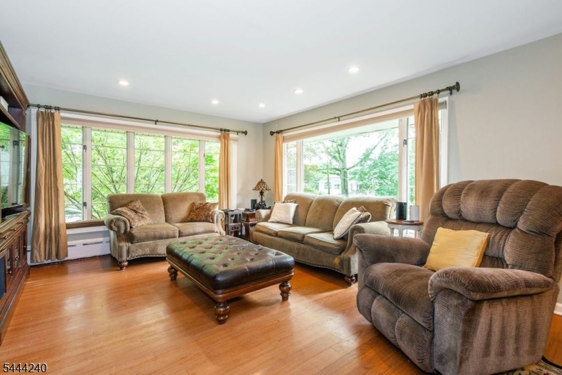 15 Absecon Road Parsippany, NJ 07054 - Photo 2 of 21