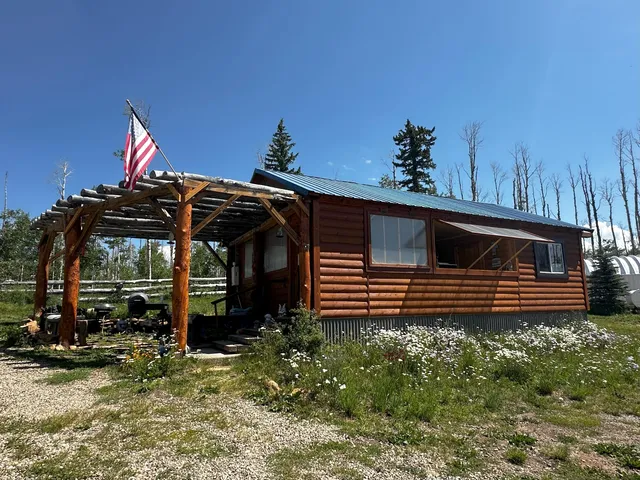 a view of a garage of the house