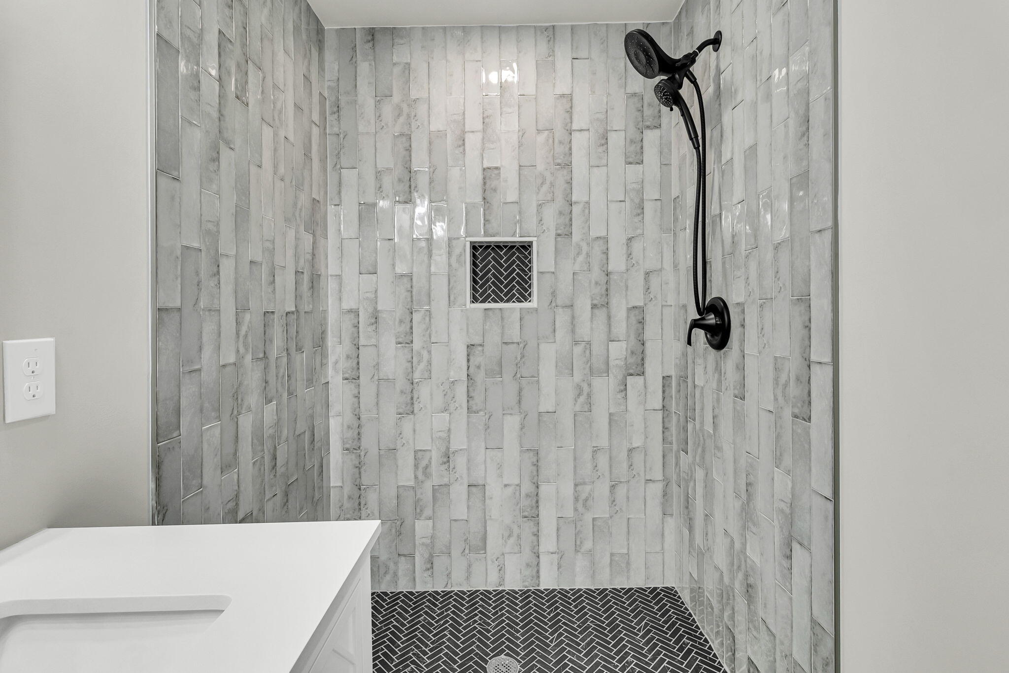 5889 North Rhett Avenue Hanahan, SC 29410 - Photo 18 of 31 Custom Tile