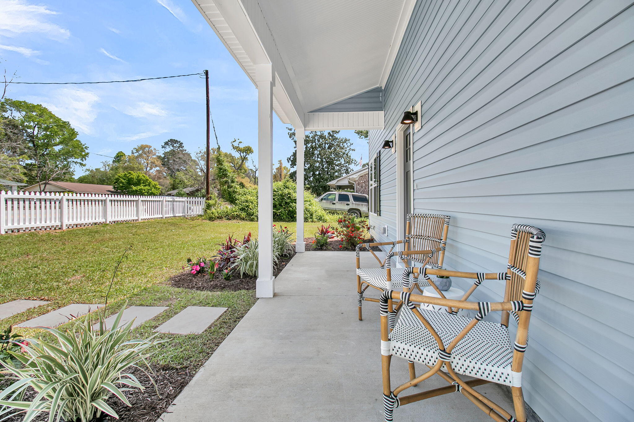 5889 North Rhett Avenue Hanahan, SC 29410 - Photo 3 of 31 Charming Porch