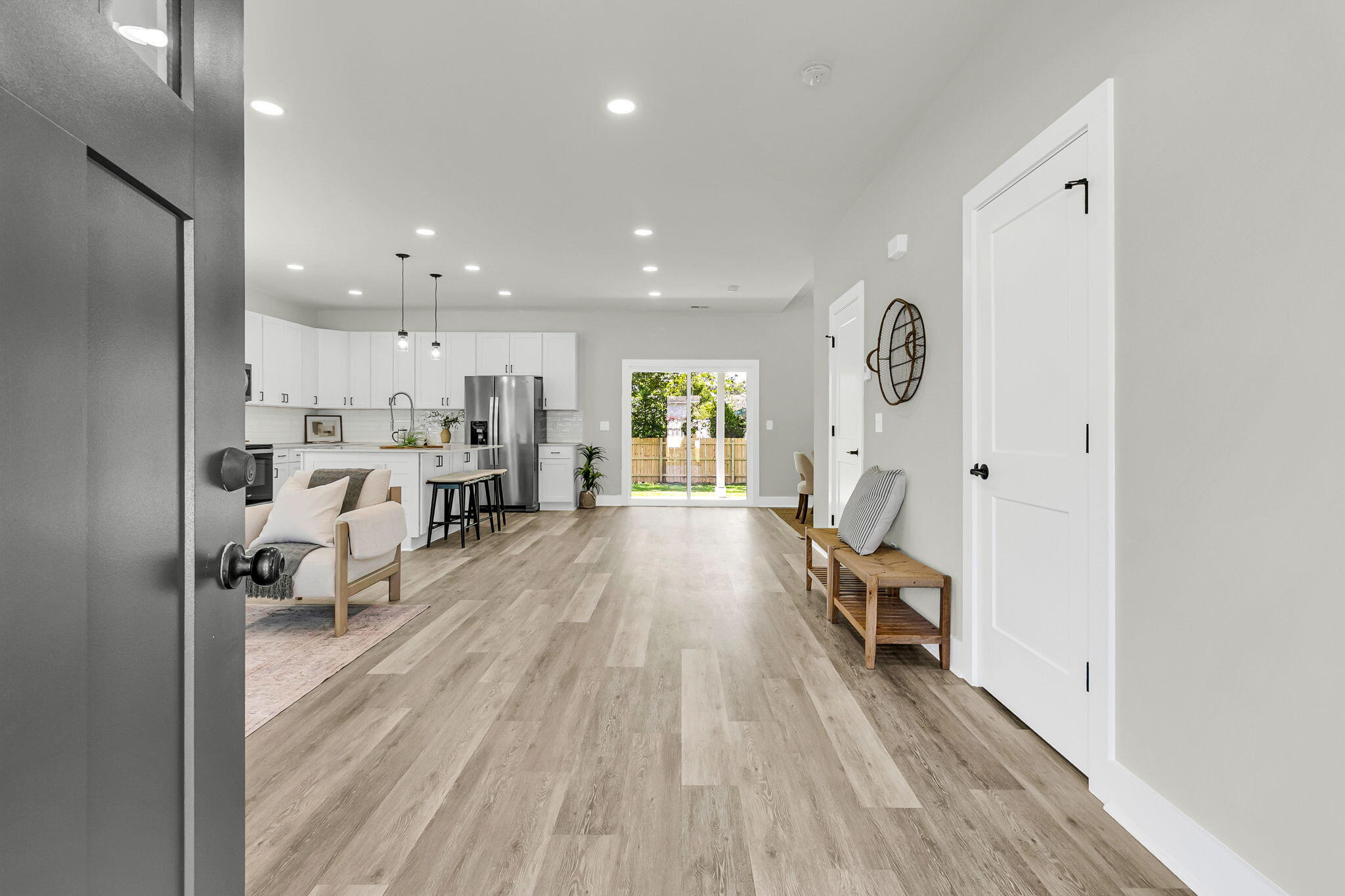 5889 North Rhett Avenue Hanahan, SC 29410 - Photo 6 of 31 Come on In!