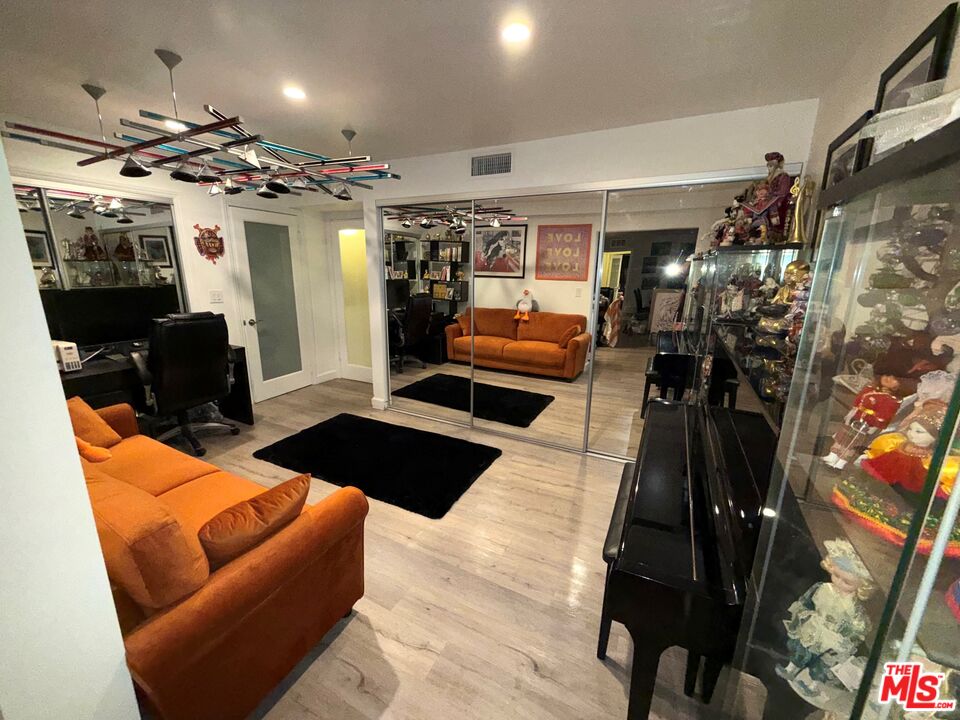 843 4th Street, Unit 207 Santa Monica, CA 90403 - Photo 26 of 49 a view of gym equipment and a ceiling fan