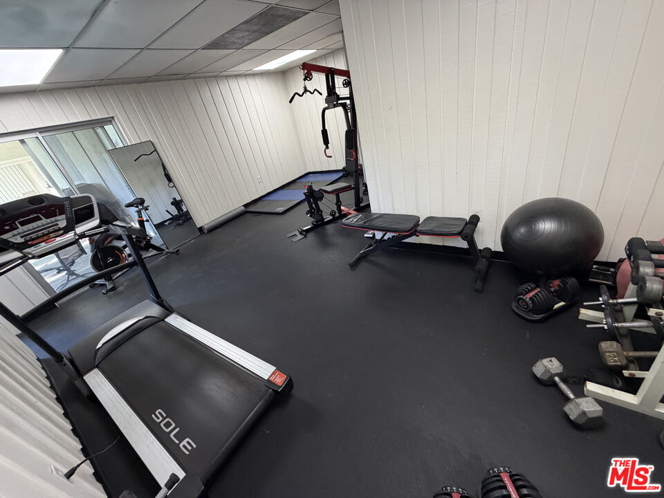 843 4th Street, Unit 207 Santa Monica, CA 90403 - Photo 40 of 49 a room with gym equipment