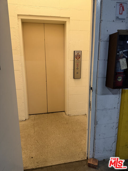 843 4th Street, Unit 207 Santa Monica, CA 90403 - Photo 42 of 49 a view of door