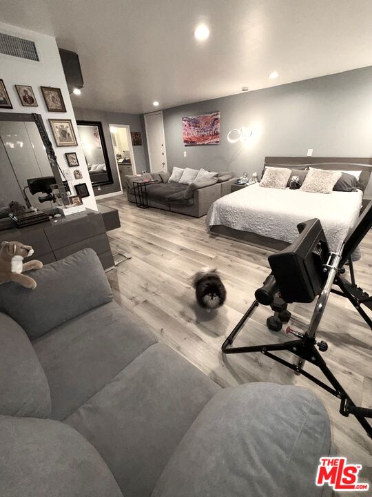 843 4th Street, Unit 207 Santa Monica, CA 90403 - Photo 8 of 49 a gym room with furniture